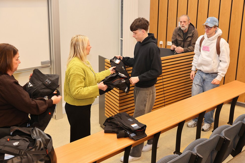 Rafiðnnemar fengu vinnubuxur