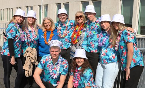 Hawaii-stemning hjá útskriftarnemendum