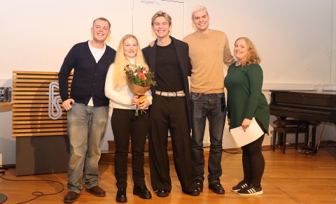 Elín Snæbrá vann Hljóðnemann