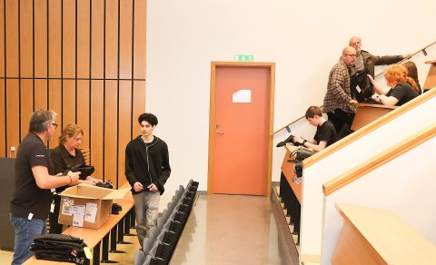 Rafiðnnemar fengu vinnubuxur