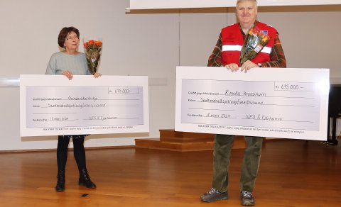 Styrkir til Grindvíkinga afhentir