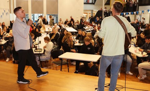 Þemadagafjör á sal